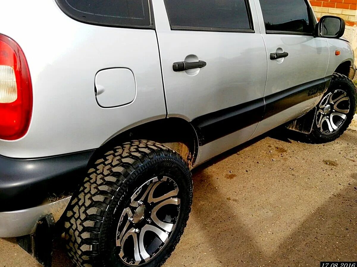 Нива шевроле фото колес Купить б/у Chevrolet Niva I 1.7 MT (80 л.с.) 4WD бензин механика в Ульяновске: с