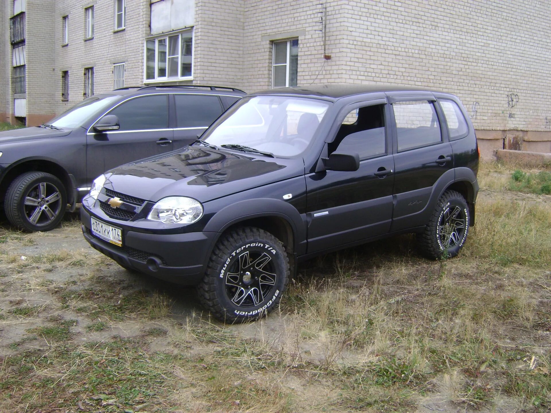 Нива шевроле фото колес BF GOODRICH KM-2 215/75/R15 - Chevrolet Niva, 1,7 л, 2011 года шины DRIVE2