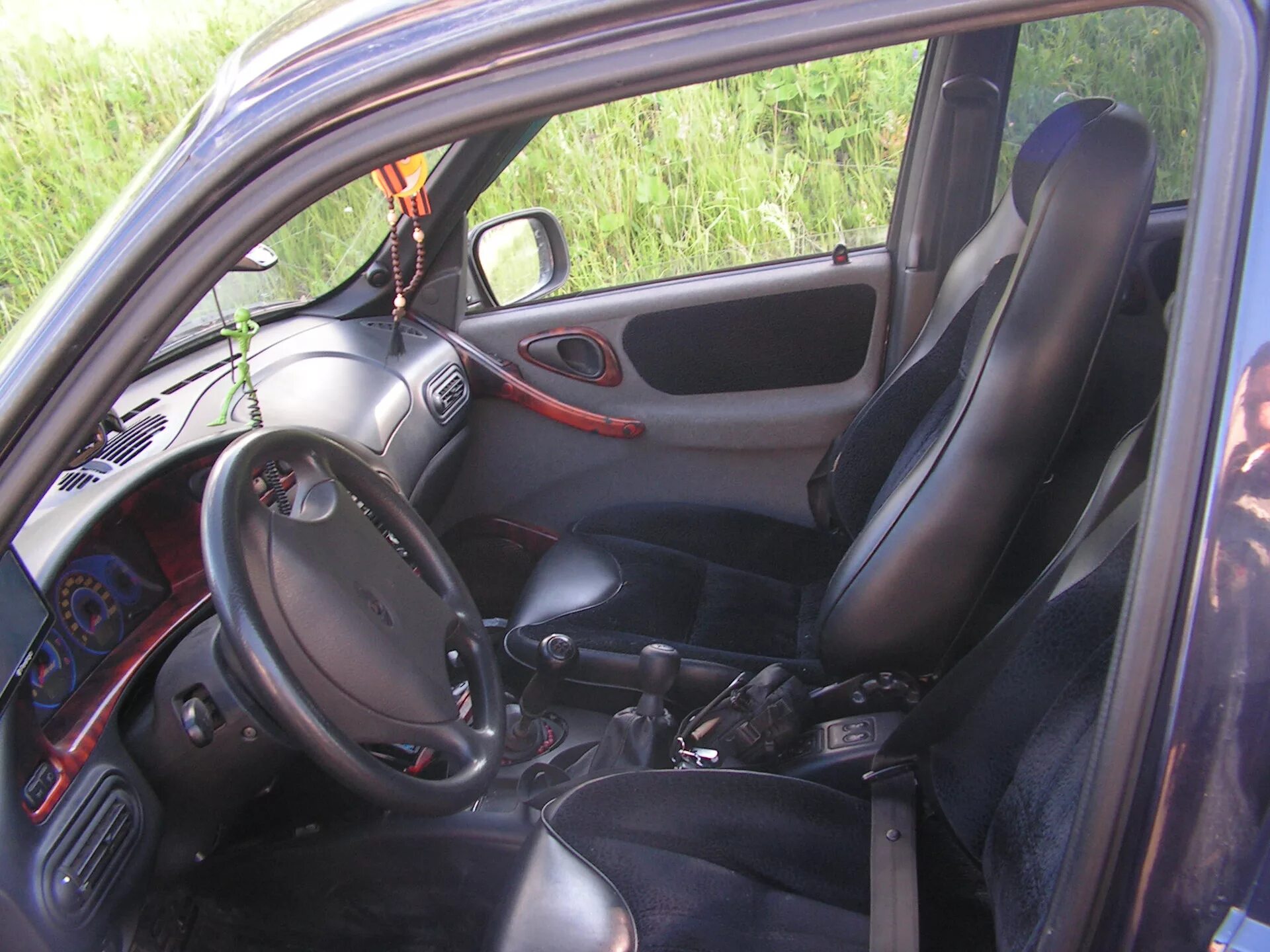 Нива шевроле фото сидений Что это за сиденья? - Chevrolet Niva, 1,7 л, 2004 года аксессуары DRIVE2