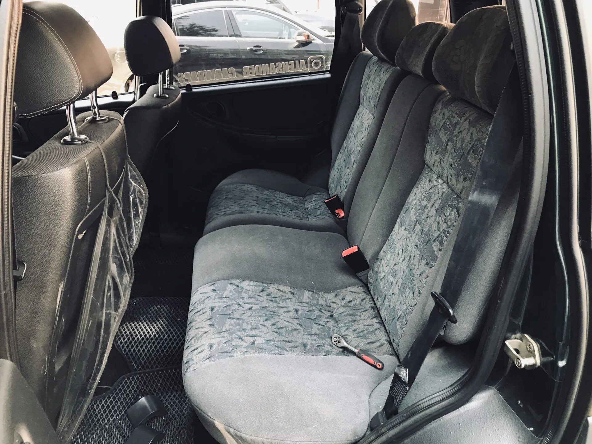 Нива шевроле фото сидений Перетяжка задних сидений. - Chevrolet Niva, 1,7 л, 2004 года своими руками DRIVE