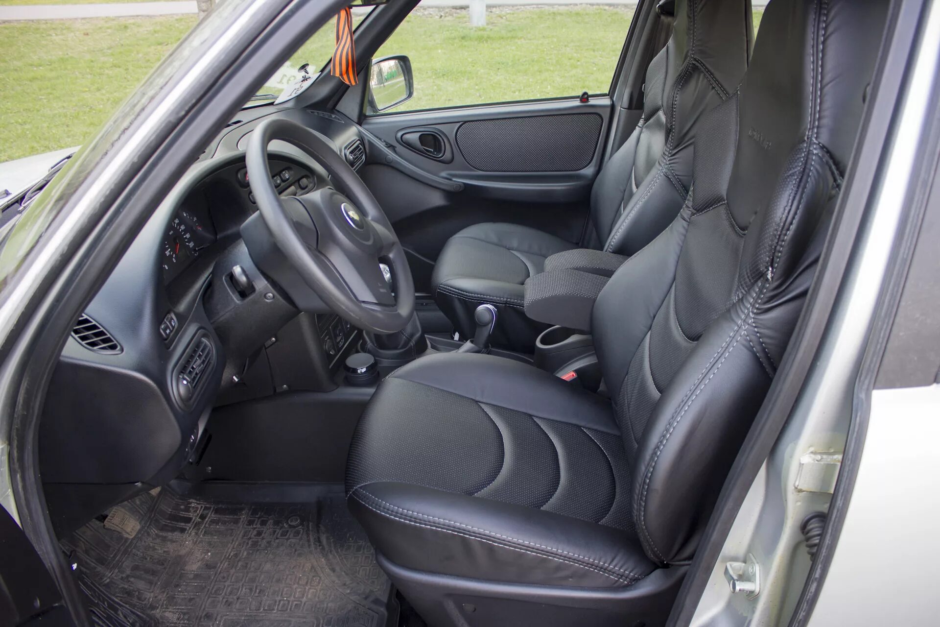 Нива шевроле фото сидений Чехлы Dinas - Chevrolet Niva, 1,7 л, 2016 года аксессуары DRIVE2
