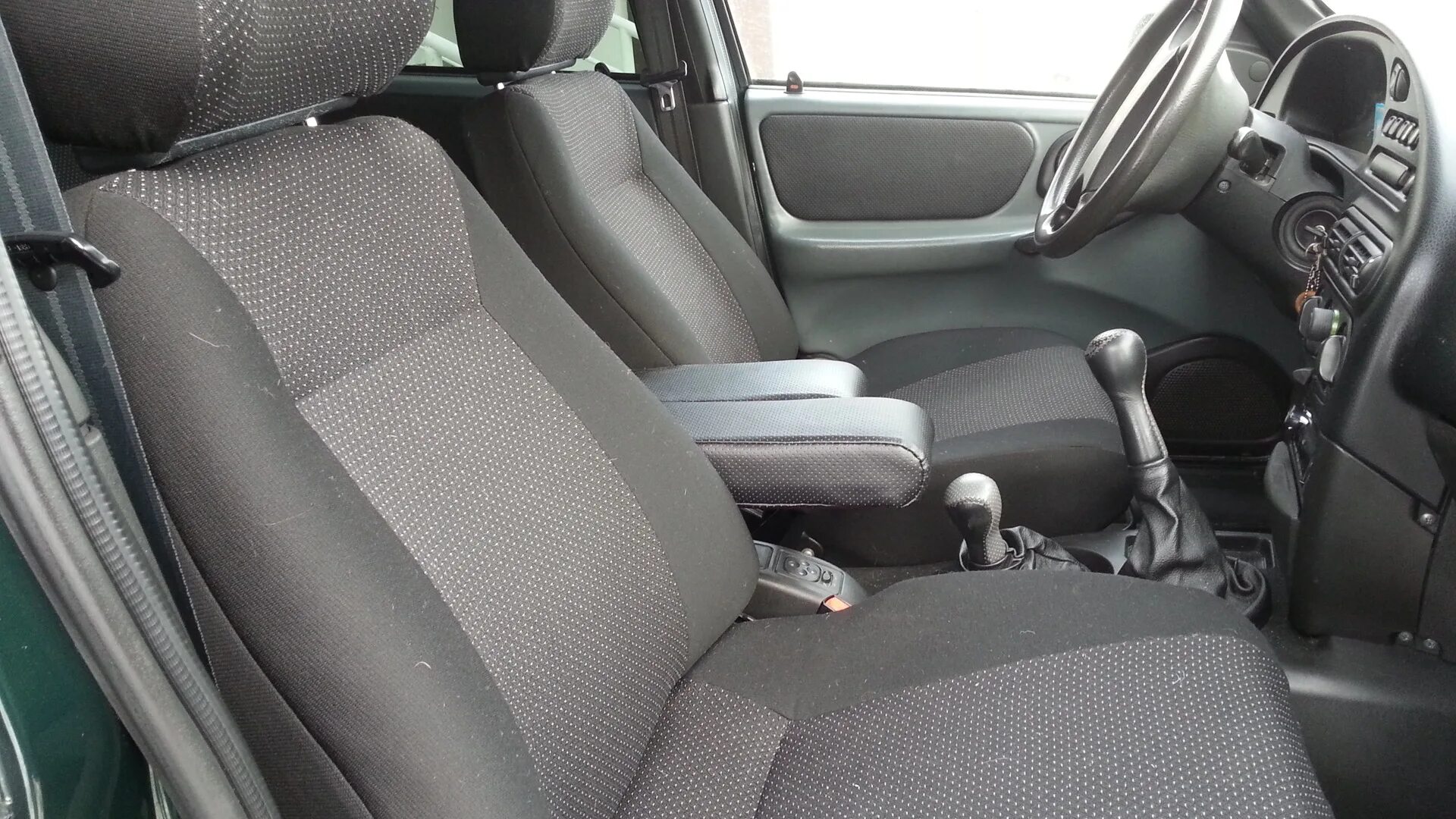 Нива шевроле фото сидений Перетяжка сидений и дверных карт - Chevrolet Niva, 1,8 л, 2004 года тюнинг DRIVE