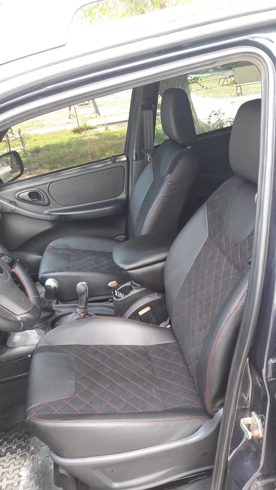 Нива шевроле фото сидений Сиденья нового образца и их перетяжка - Chevrolet Niva, 1,7 л, 2011 года аксессу