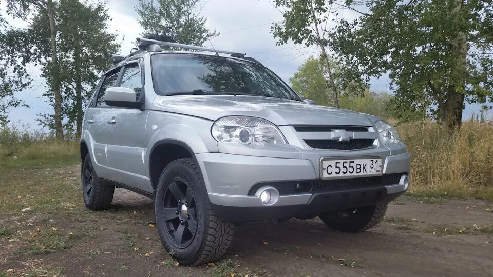 Нива шевроле фото спереди Новые Тапочки - Chevrolet Niva, 1,7 л, 2013 года шины DRIVE2