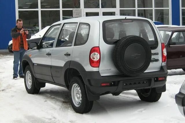 Нива шевроле фото спереди Chevrolet Niva станет LADA - АвтоВАЗ выкупает GM-AVTOVAZ у General Motors АиФ Са