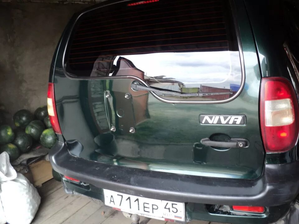 Нива шевроле фото задней двери Запаска - Chevrolet Niva, 1,7 л, 2003 года поломка DRIVE2