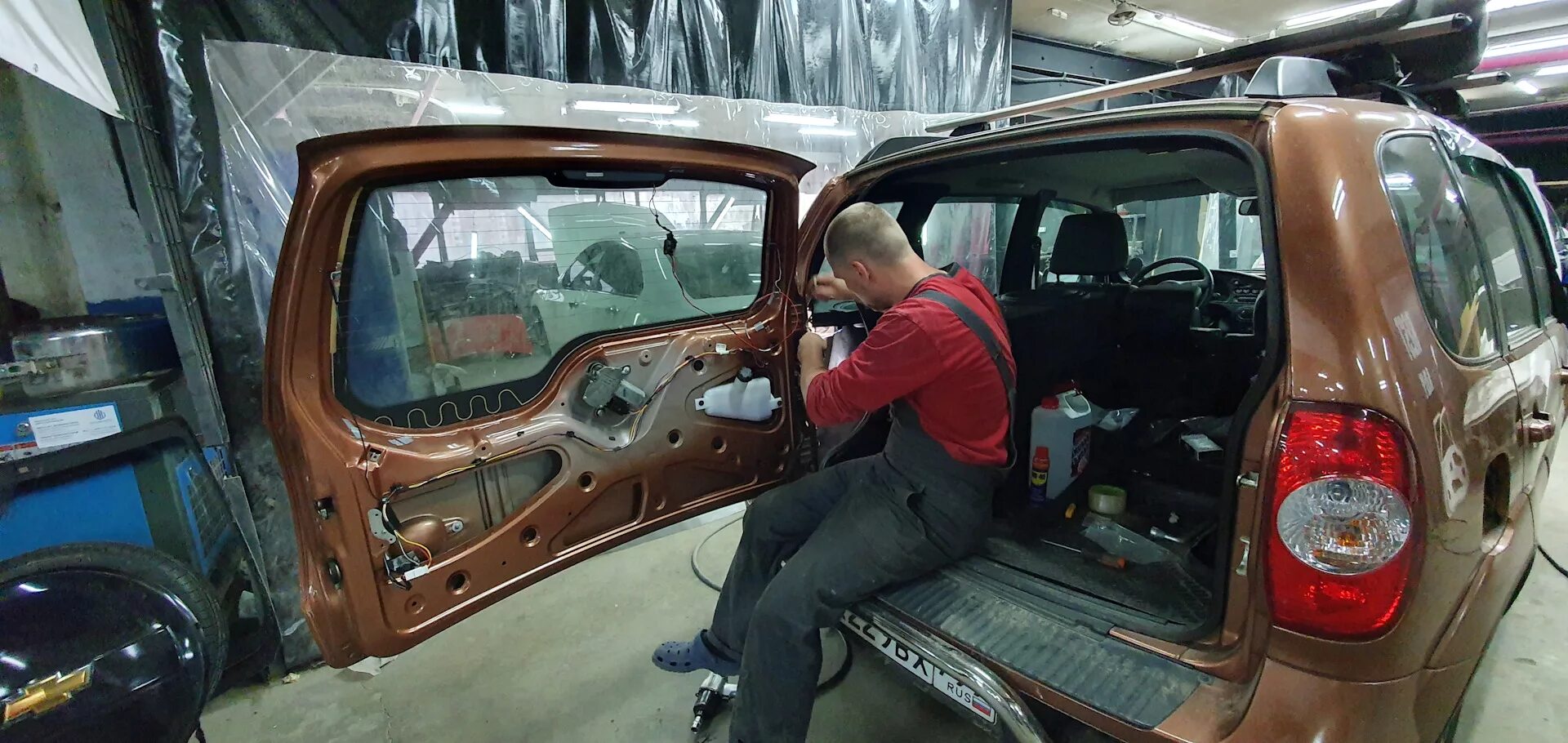 Нива шевроле фото задней двери Chevrolet Niva ремонт крышки багажника. - Restart BodyWorks на DRIVE2