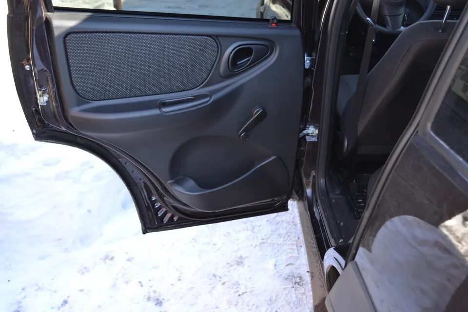 Нива шевроле фото задней двери маленькая обновочка. - Chevrolet Niva, 1,7 л, 2012 года просто так DRIVE2
