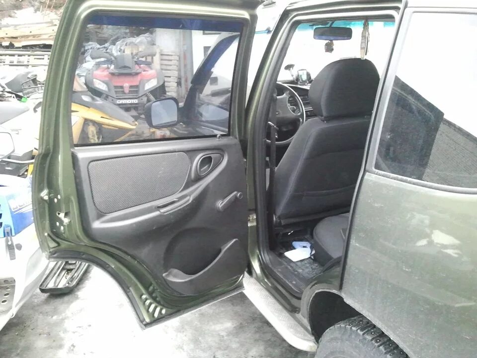 Нива шевроле фото задней двери Карманы на задние двери - Chevrolet Niva, 1,7 л, 2007 года тюнинг DRIVE2