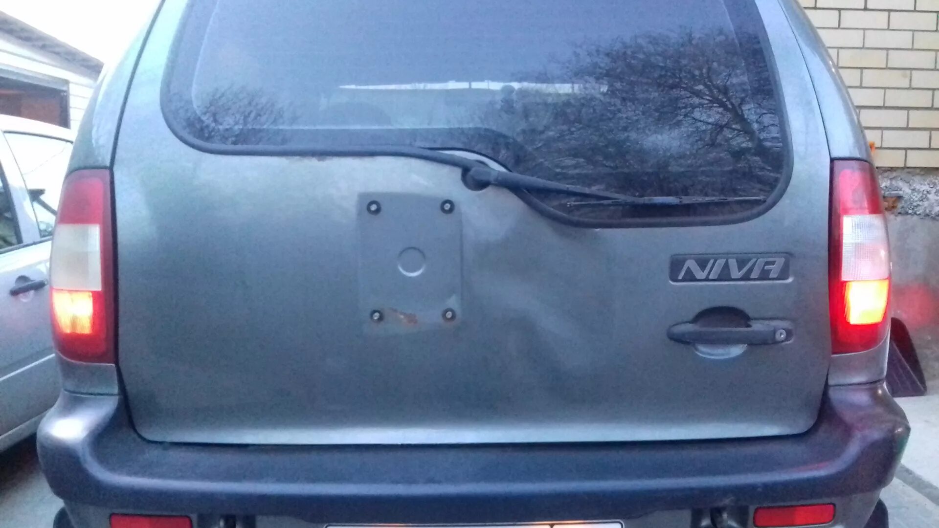 Нива шевроле фото задней двери Задняя дверь и лестница. - Chevrolet Niva, 1,7 л, 2004 года тюнинг DRIVE2