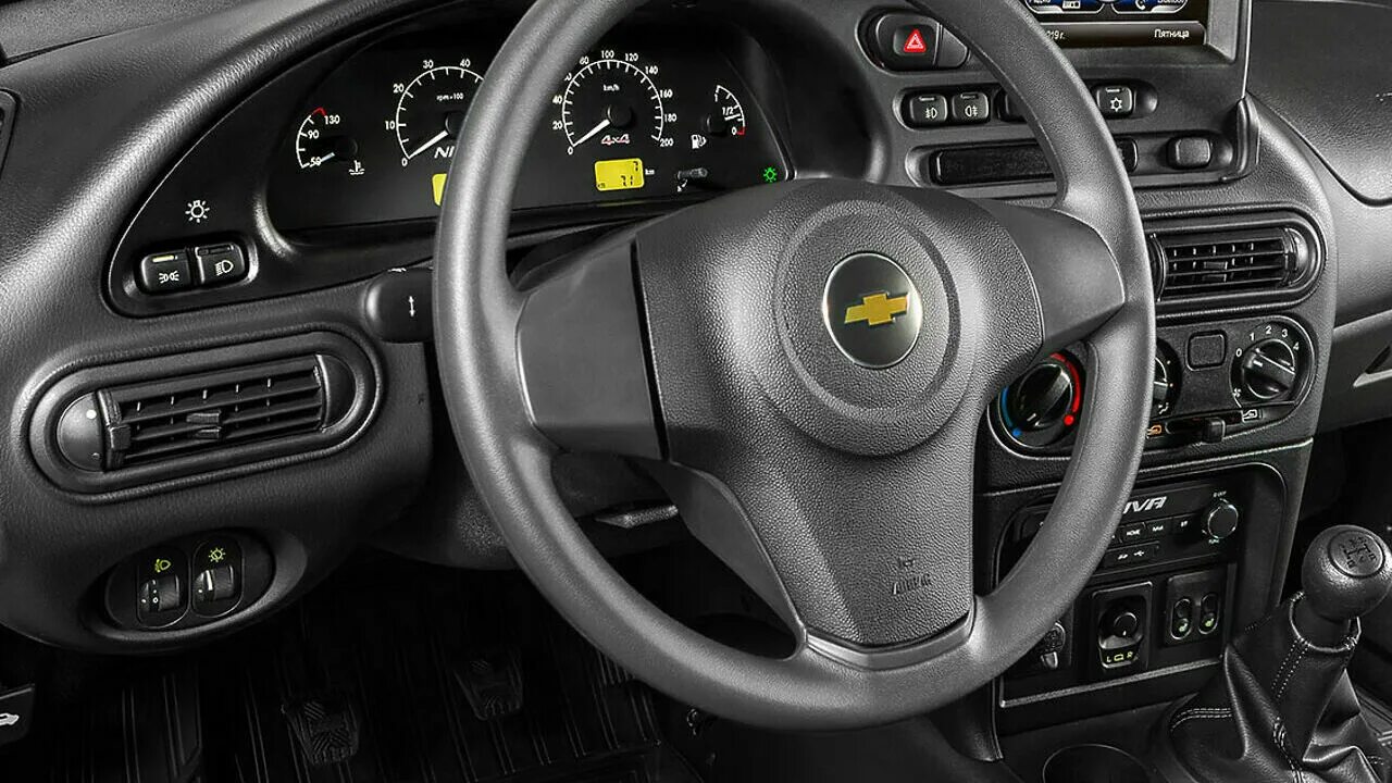 Нива шевроле комплектация цена фото На внедорожник Chevrolet Niva вновь поднялись цены - АвтоВзгляд