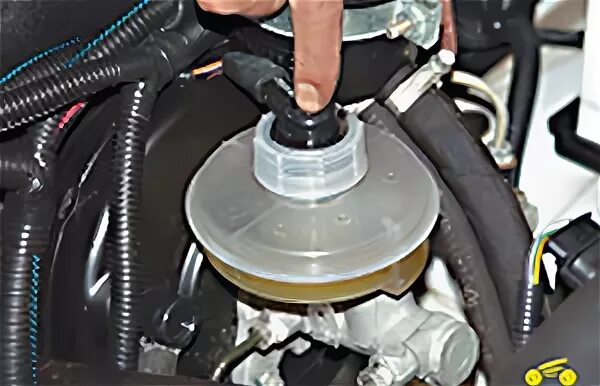 Нива шевроле куда заливать тормозную жидкость фото Checking the level and adding brake fluid Chevrolet Niva