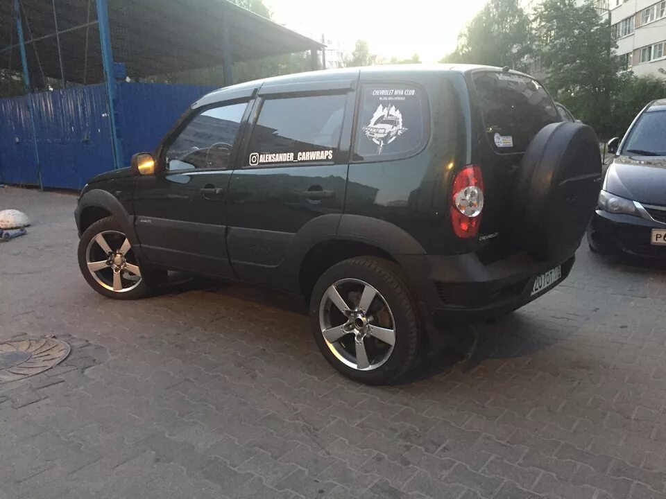 Нива шевроле на 18 колесах фото Обвес установлен. - Chevrolet Niva, 1,7 л, 2004 года своими руками DRIVE2
