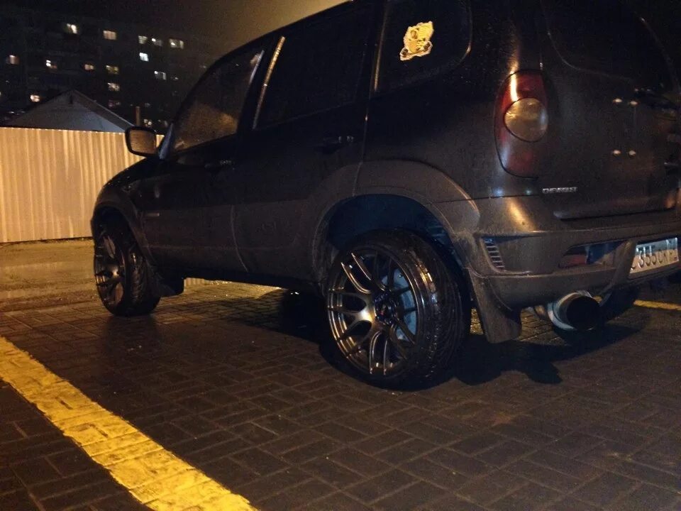 Нива шевроле на 18 колесах фото Ххр 530 - Chevrolet Niva, 1,7 л, 2012 года колёсные диски DRIVE2