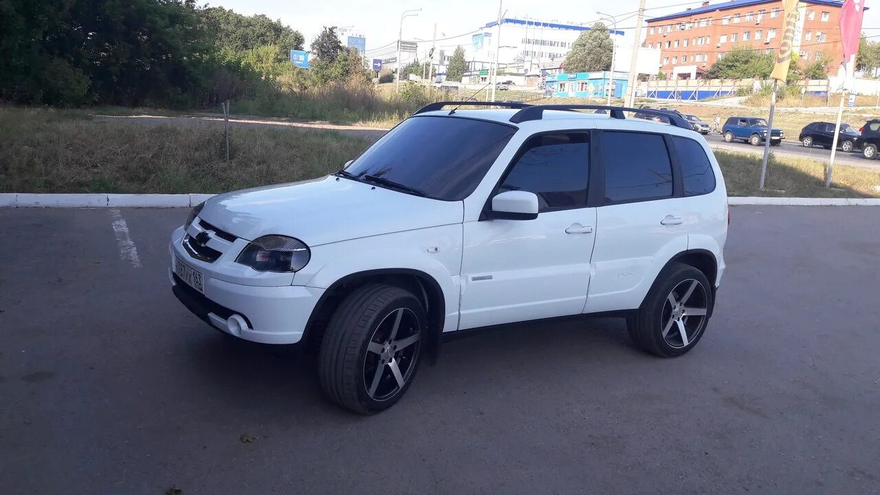 Нива шевроле на 18 колесах фото Chevrolet Niva 1.7 бензиновый 2014 Единственная.... на DRIVE2