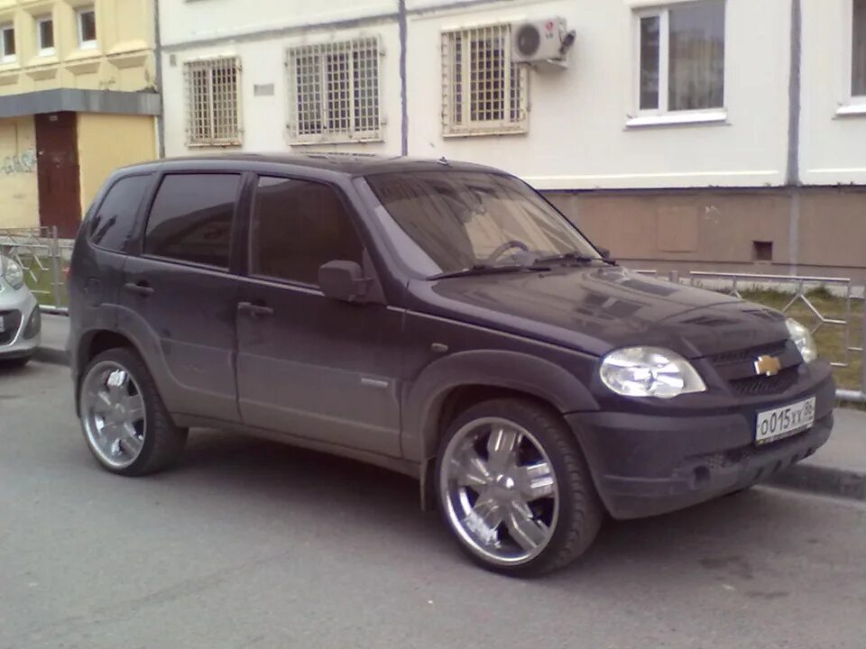 Нива шевроле на выносных дисках фото Диски на ниве - Lada 21102, 1,5 л, 2001 года тюнинг DRIVE2