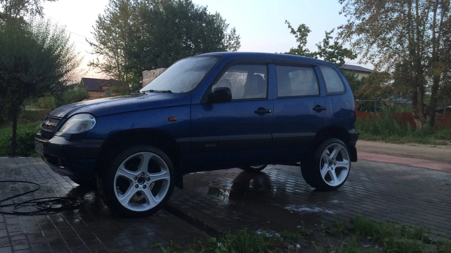 Нива шевроле на выносных дисках фото Chevrolet Niva 1.7 бензиновый 2006 на DRIVE2