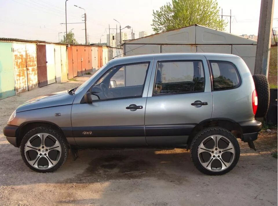 Нива шевроле на выносных дисках фото Как вам? - Chevrolet Niva, 1,7 л, 2007 года колёсные диски DRIVE2