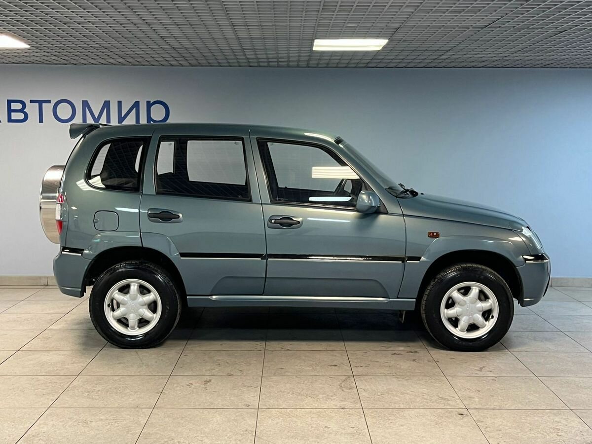 Нива шевроле ниагара фото Купить б/у Chevrolet Niva I 1.7 MT (80 л.с.) 4WD бензин механика в Москве: зелён