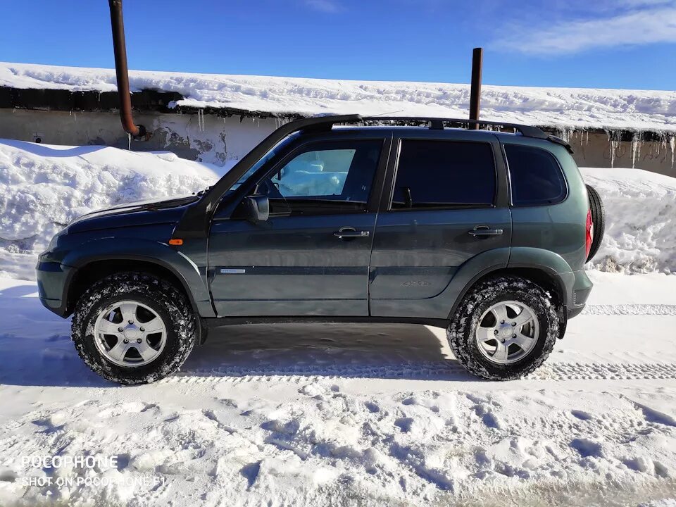 Нива шевроле резина фото Kumho Road Venture MT KL71 225/75R16 - Chevrolet Niva GLX, 1,7 л, 2010 года шины