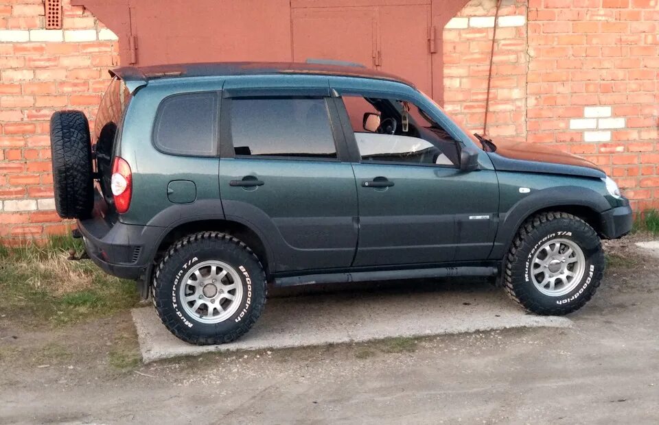 Нива шевроле резина фото Честные 29-е или "255/70R15 от дяди Миши" - Chevrolet Niva, 1,7 л, 2012 года шин