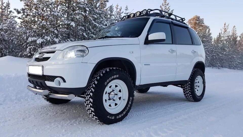 Нива шевроле резина фото По снежной целине на Chevrolet Niva, вся прелесть 3х блокировок и грязевой резин
