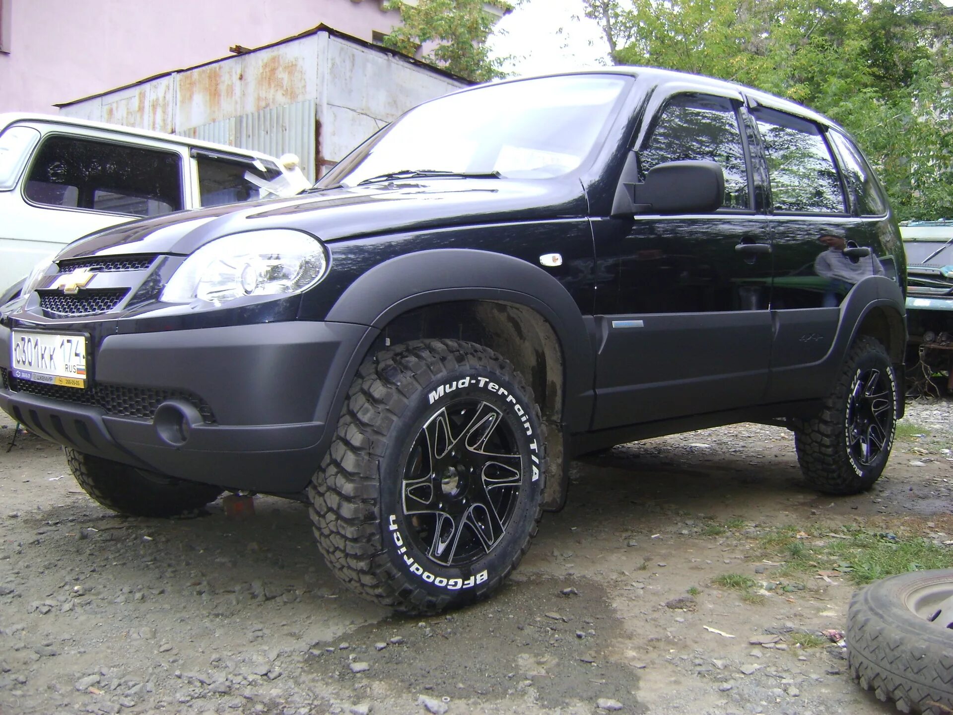 Нива шевроле резина фото BF GOODRICH KM-2 215/75/R15 - Chevrolet Niva, 1,7 л, 2011 года шины DRIVE2