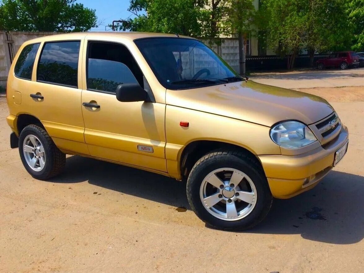 Нива шевроле старого образца фото Купить б/у Chevrolet Niva I 1.7 MT (80 л.с.) 4WD бензин механика в Каменске-Шахт