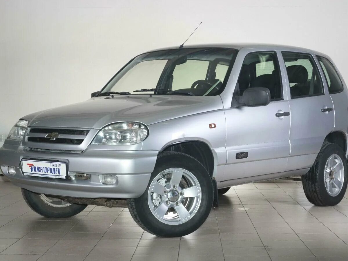 Нива шевроле старого образца фото Купить б/у Chevrolet Niva I 1.7 MT (80 л.с.) 4WD бензин механика в Нижнем Новгор
