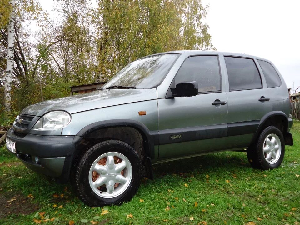 Нива шевроле старого образца фото Накладки арок - Chevrolet Niva, 1,7 л, 2006 года тюнинг DRIVE2