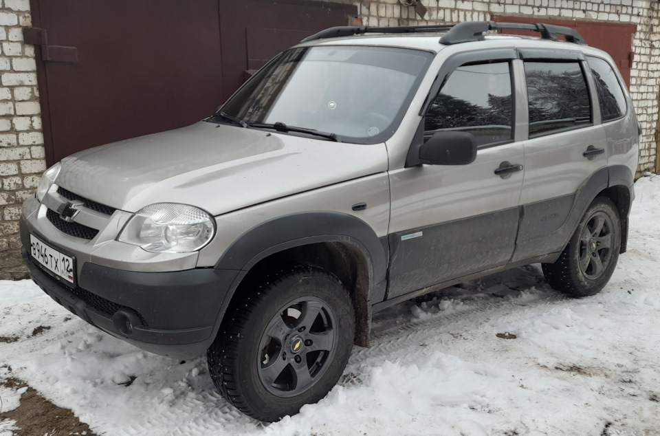 Нива шевроле стекло фото Замена "запаски", бачка омывателя заднего стекла и повторитель поворота - Chevro