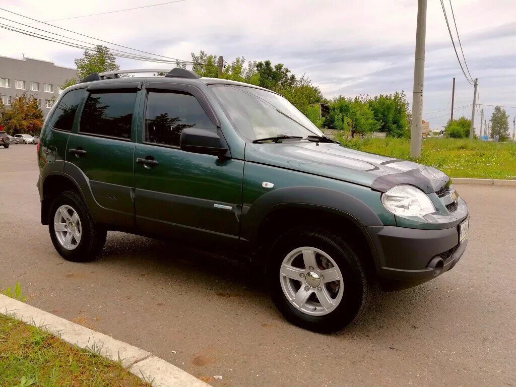 Нива шевроле цвета фото Купить б/у Chevrolet Niva I Рестайлинг 1.7 MT (80 л.с.) 4WD бензин механика в Кр