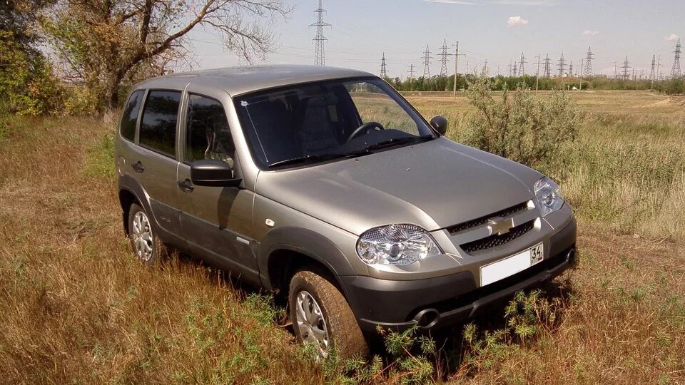 Нива шевроле цвета фото Chevrolet Niva 1.7 бензиновый 2012 Аустер на DRIVE2