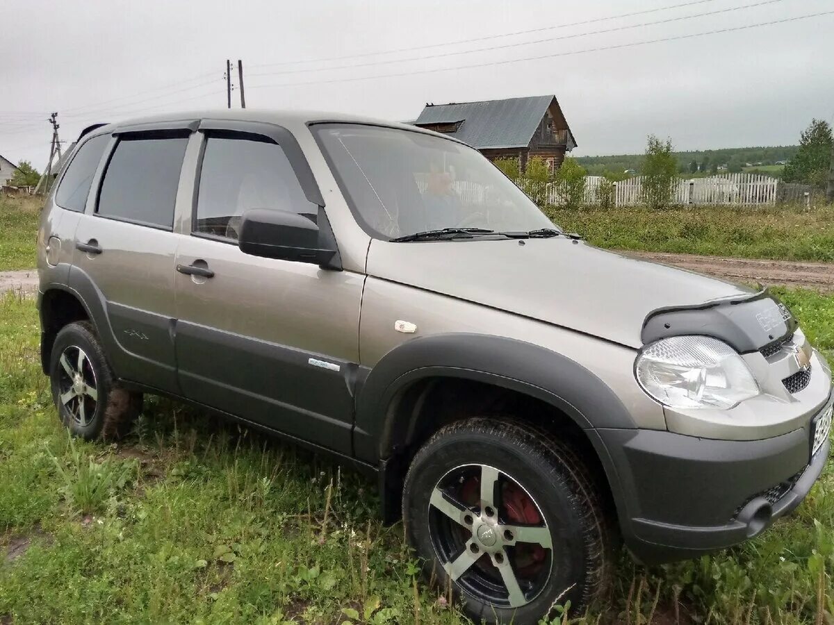 Нива шевроле цвета фото Купить б/у Chevrolet Niva I Рестайлинг 1.7 MT (80 л.с.) 4WD бензин механика в Бе