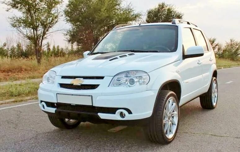Нива шевроле тюнинг кузова фото Купить тюнинг обвес Bertone Chevrolet Niva ( ШЕВИ НИВА) ВАЗ-2123 в цвет по низко