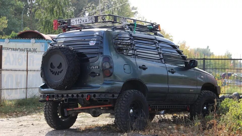 Нива шевроле тюнинг кузова фото Нива плывет))))) - Chevrolet Niva, 1,8 л, 2007 года прикол DRIVE2