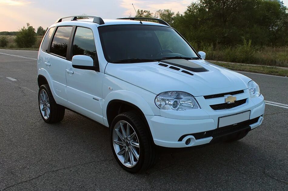 Нива шевроле тюнинг кузова фото Купить Капот "DTM" на Chevrolet Niva Интернет-магазин VS-AVTO