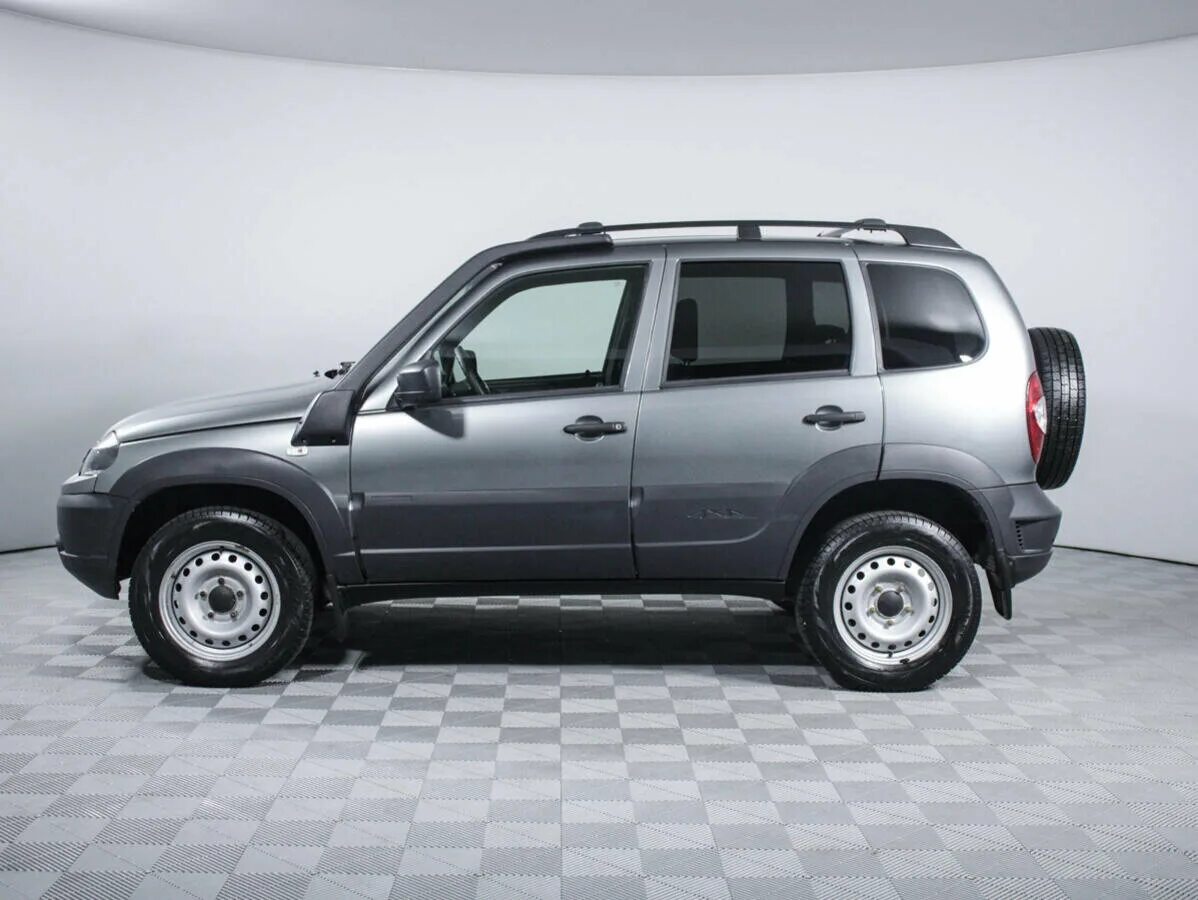 Нива шевроле в новом кузове фото Купить б/у LADA (ВАЗ) Niva I 1.7 MT (80 л.с.) 4WD бензин механика в Москве: серы