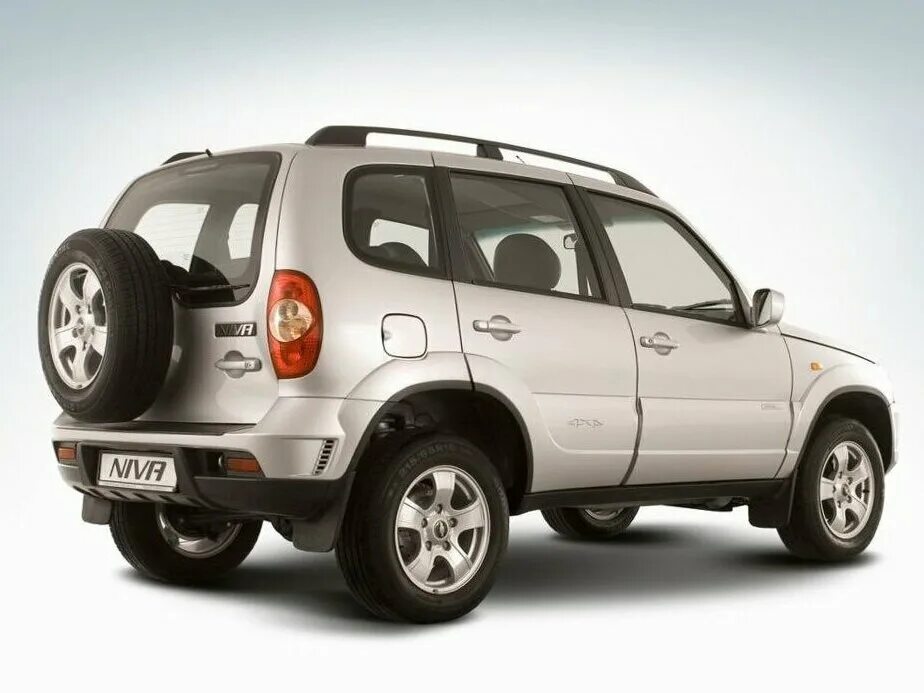 Нива шевроле в новом кузове фото Купить б/у Chevrolet Niva I Рестайлинг 1.7 MT (80 л.с.) 4WD бензин механика в Сы