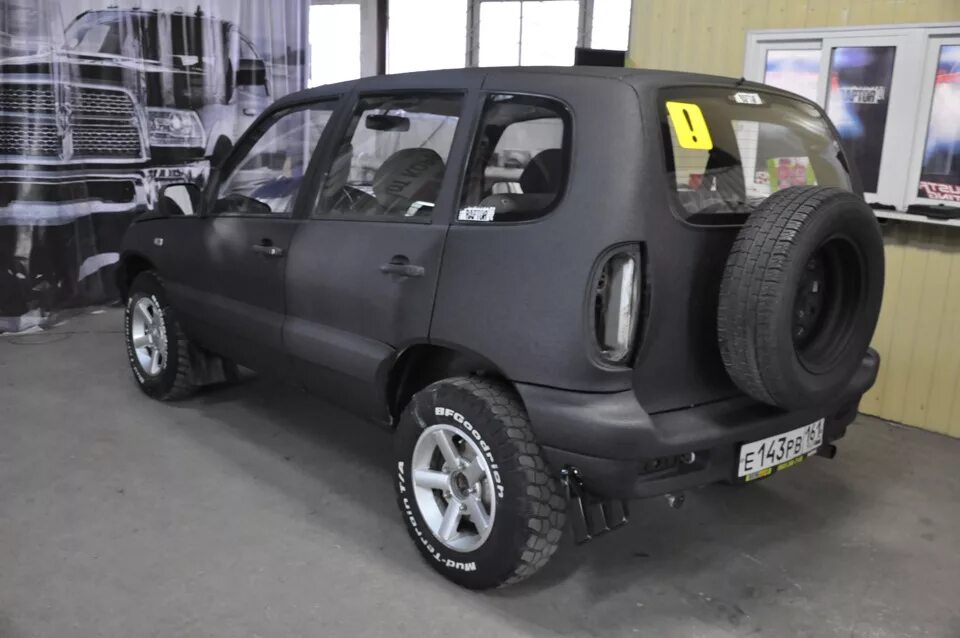 Нива шевроле в рапторе фото Niva Chevrolet в черный Раптор - Шериф61 на DRIVE2