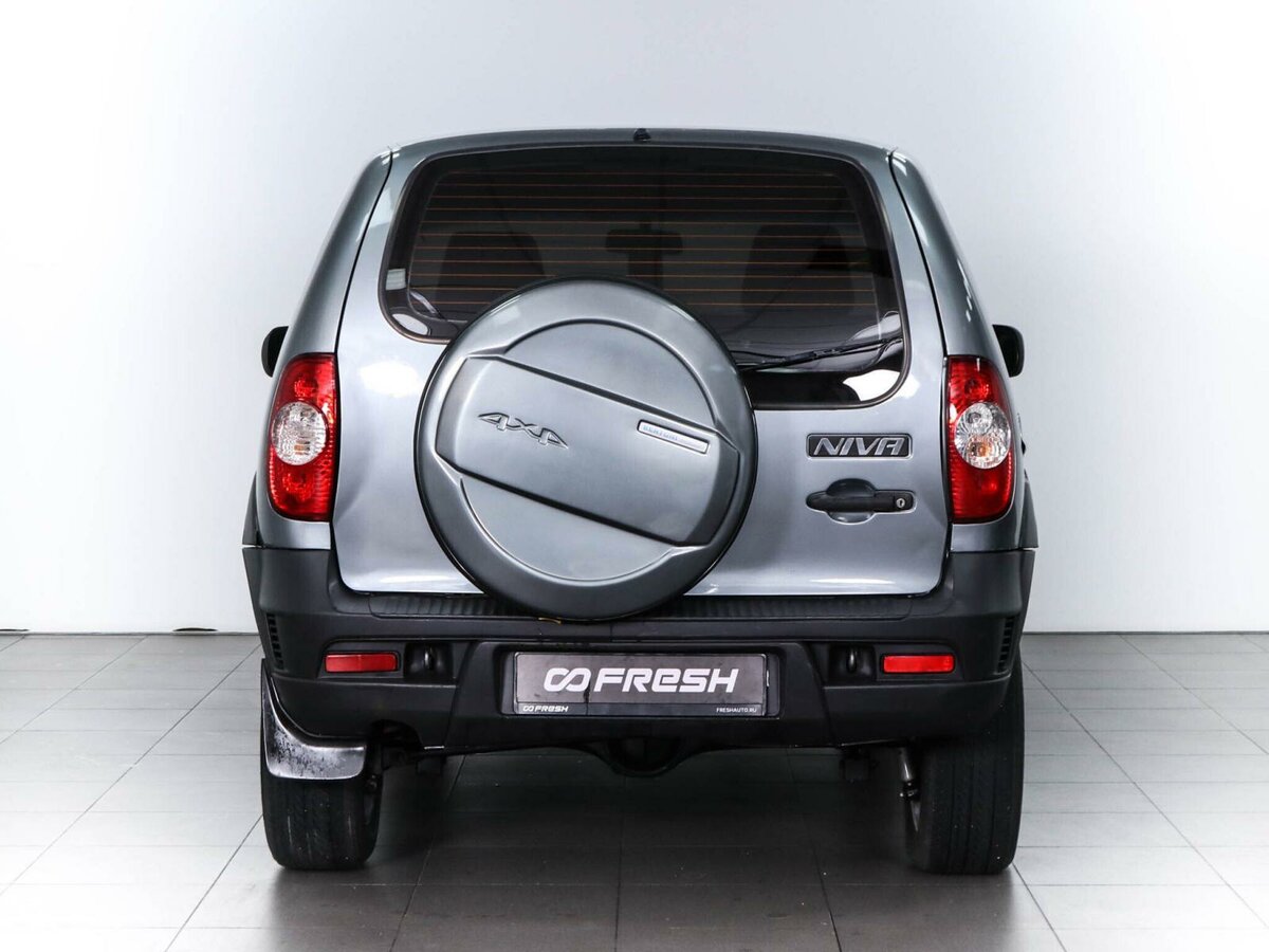 Нива шевроле вид сзади фото Купить б/у Chevrolet Niva I Рестайлинг 1.7 MT (80 л.с.) 4WD бензин механика в Ст