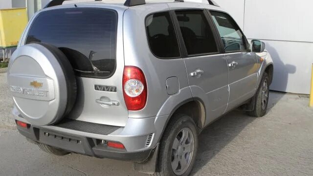 Нива шевроле вид сзади фото Chevrolet Niva GLX 1.7 бензиновый 2016 на DRIVE2