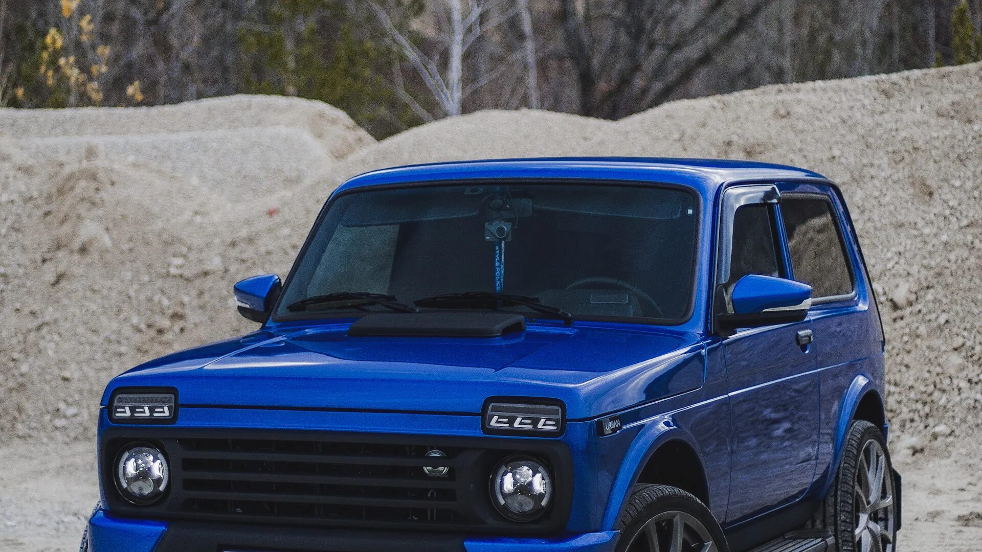 Нива синего цвета фото Lada 4x4 3D 1.7 бензиновый 2019 Urban style на DRIVE2