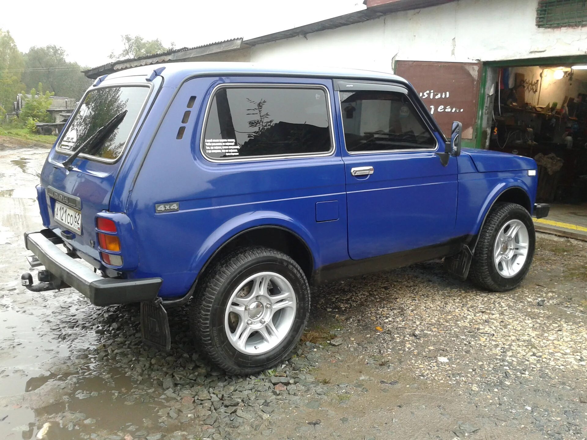 Нива синего цвета фото обновили диски - Lada 4x4 3D, 1,7 л, 2002 года колёсные диски DRIVE2