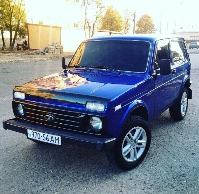 Нива синий металлик фото Дефлектор капота "мухобойка" на ВАЗ Нива 2121, LEGEND, URBAN черный, ABS пластик