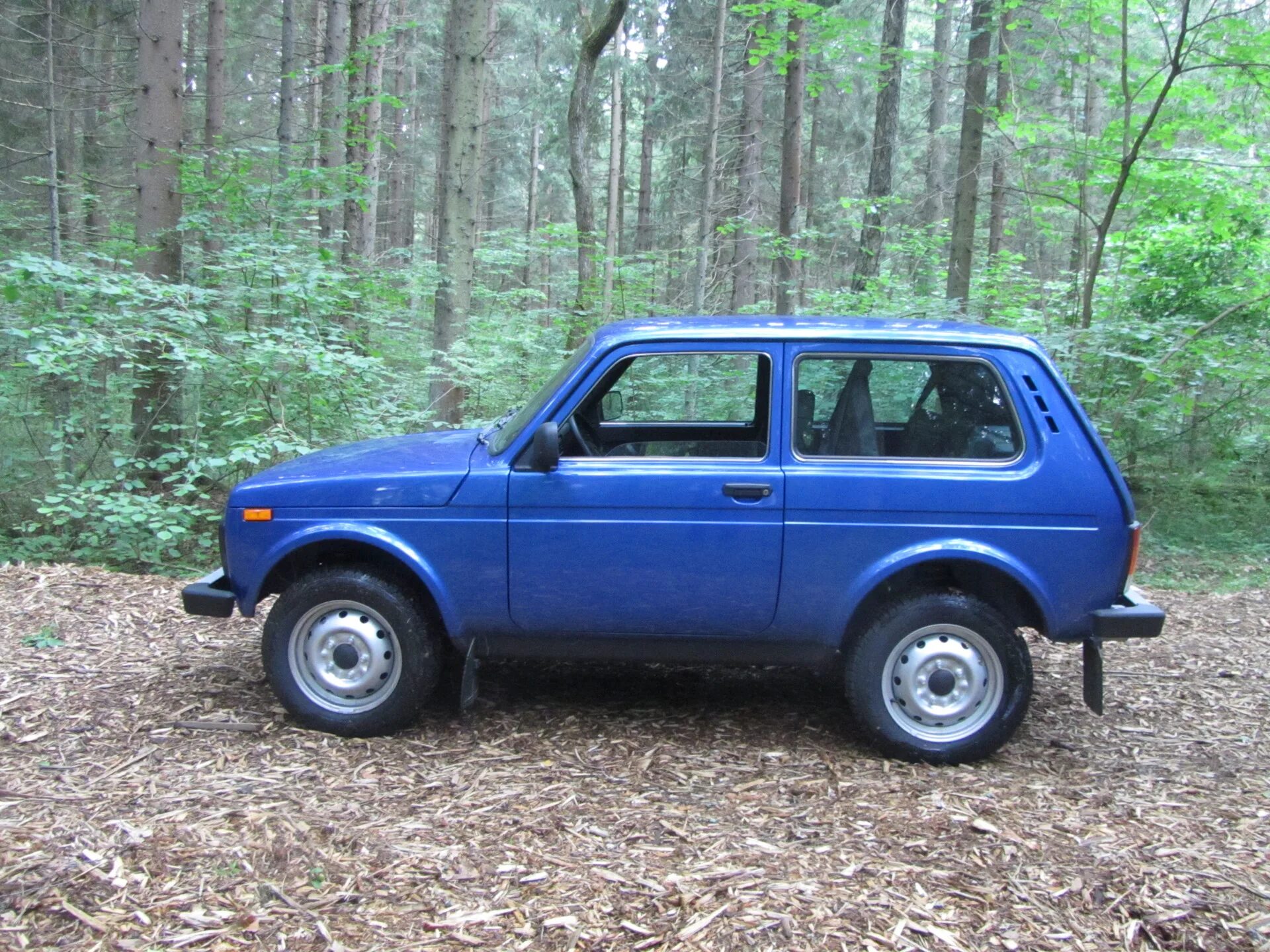 Нива синий металлик фото Смешанные леса и лесная Полиция - Lada 4x4 3D, 1,7 л, 2018 года покатушки DRIVE2