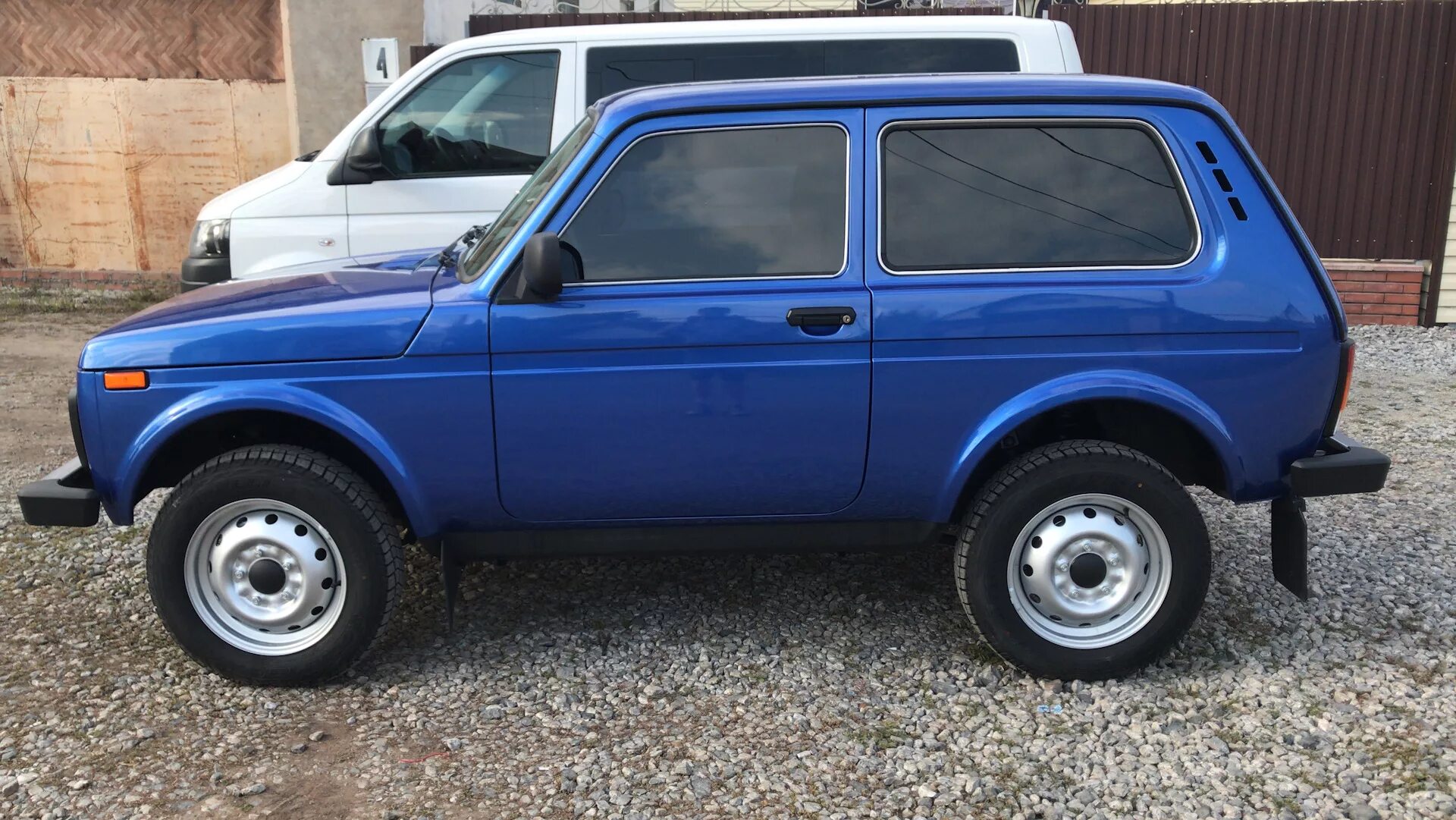 Нива синий металлик фото Новые тапки для любимца - Lada 4x4 3D, 1,7 л, 2018 года колёсные диски DRIVE2