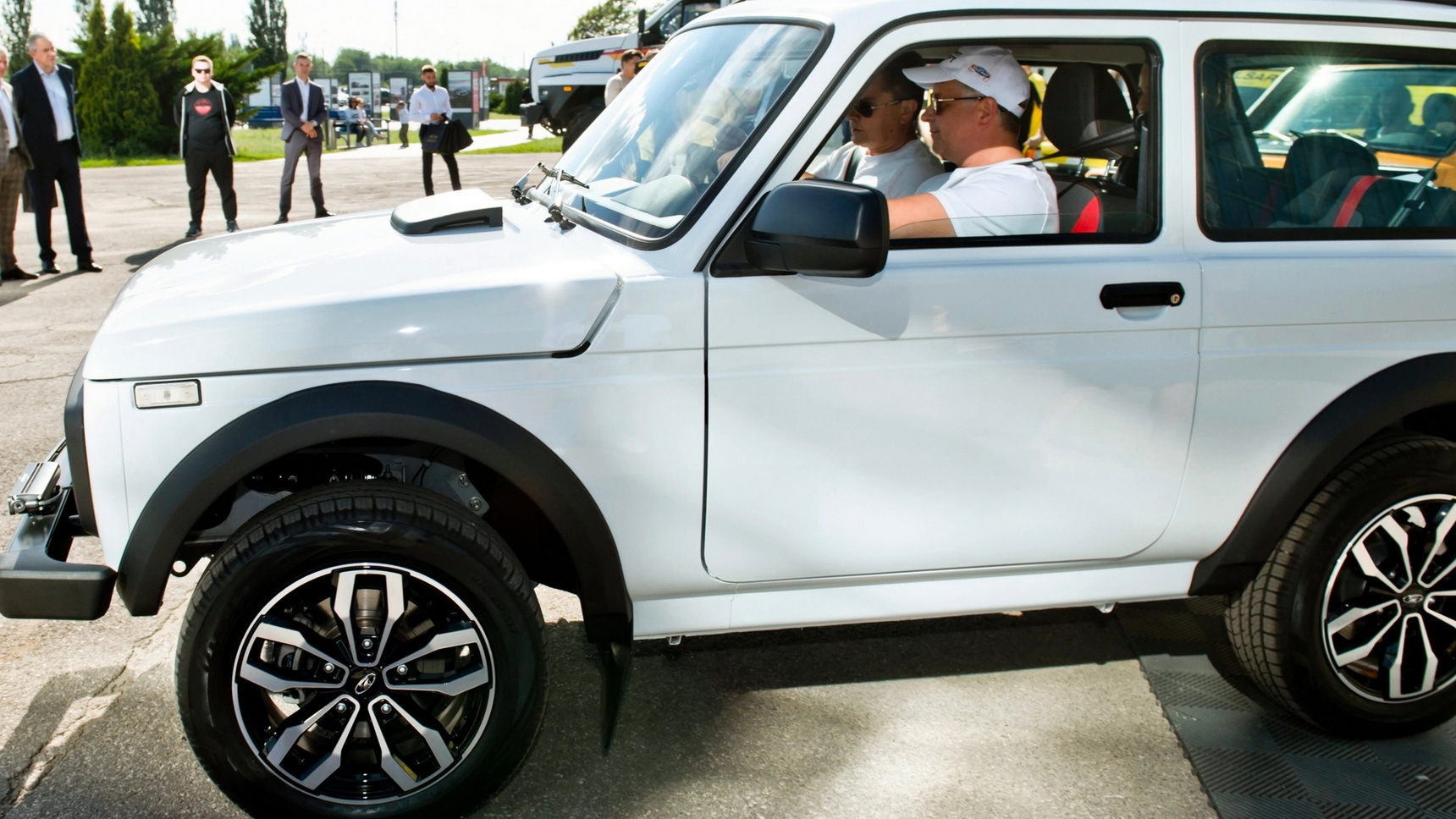 Нива спорт 2024 фото цена и комплектация АвтоВАЗ показал серийный внедорожник Lada Niva Sport - Рамблер/авто