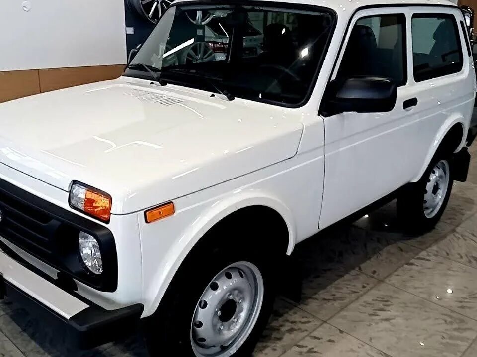 Нива цвет белый фото Купить б/у Lada (ВАЗ) Niva Legend 2021-2024 1.7 MT (83 л.с.) 4WD бензин механика