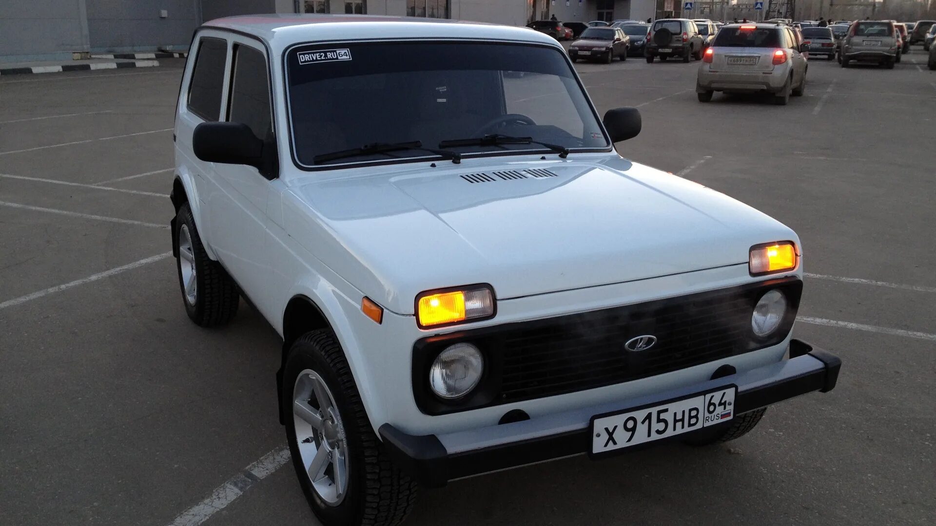Нива цвет белый фото Lada 4x4 3D 1.7 бензиновый 2011 21214M на DRIVE2